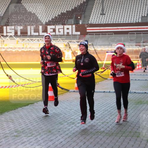 07.12.2025 - St. Pauli X-Mass-Run No. 15 Luisa Fischer http://msf.ph/oto/9377437 07.12.2025 10:01:24 Ziel 1892, 19, 801, 780, 783, 801, 855, 1050, 1418, 1887, 1892, 1976, 2348, 2378, 2528, 3084 meine-sportfotos.de