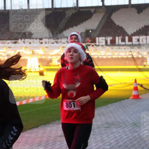 07.12.2025 - St. Pauli X-Mass-Run No. 15 Luisa Fischer http://msf.ph/oto/9377456 07.12.2025 10:01:27 Ziel 19, 15, 1887, 801, 780, 783, 801, 855, 1050, 1887, 1892, 2348, 2378, 2528, 3084 meine-sportfotos.de