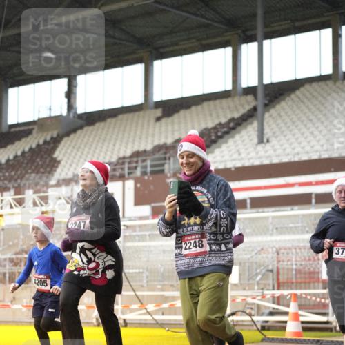 07.12.2025 - St. Pauli X-Mass-Run No. 15 Patografie http://msf.ph/oto/9377458 07.12.2025 10:08:30 Ziel 2247, 2248, 2650, 2746, 3495, 3759, 4205, 4232, 4234, 4451 meine-sportfotos.de