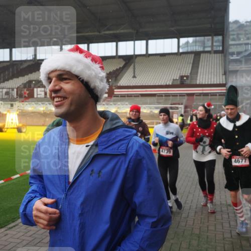07.12.2025 - St. Pauli X-Mass-Run No. 15 Fabian Wolf http://msf.ph/oto/9377467 07.12.2025 10:06:18 Ziel 34, 127, 148, 187, 468, 893, 967, 969, 1119, 1788, 1832, 1937, 1946, 2894, 2968, 3093, 3196, 4246, 4251, 4657, 4665, 4670, 4672, 4676, 4677, 4736, 4739 meine-sportfotos.de