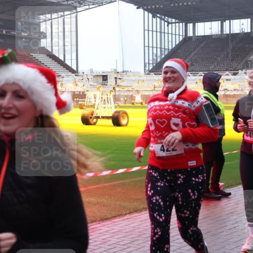 07.12.2025 - St. Pauli X-Mass-Run No. 15 Luisa Fischer http://msf.ph/oto/9377471 07.12.2025 10:26:28 Ziel 4492, 23, 28, 50, 129, 211, 368, 369, 374, 387, 398, 404, 422, 1069, 1227, 1538, 1561, 1581, 1586, 1639, 2041, 2104, 2106, 2149, 2191, 2215, 2896, 2922, 3698, 3699, 3742, 3779, 3805, 3910, 3918, 4044, 4093, 4162, 4164, 4202, 4300, 4301, 4460, 4461, 4469, 4492, 4501, 4529, 4532, 4775, 4782, 5010 meine-sportfotos.de