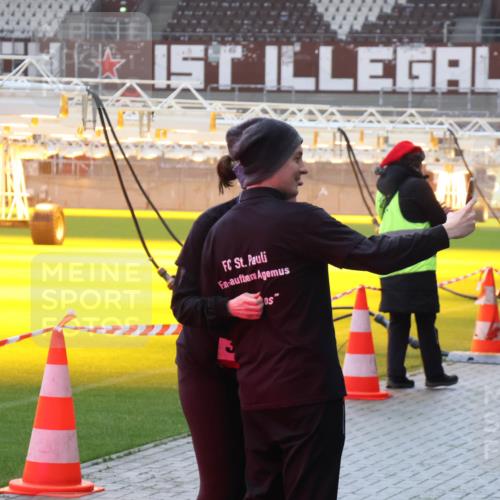 07.12.2025 - St. Pauli X-Mass-Run No. 15 Luisa Fischer http://msf.ph/oto/9377484 07.12.2025 10:26:58 Ziel 5010, 23, 28, 368, 1396, 1638, 1639, 2068, 2518, 2648, 2649, 2922, 3698, 3699, 3771, 3787, 3792, 3828, 4044, 4093, 4185, 4384, 4448, 4460, 4461, 4469, 4481, 4506, 4512, 4529, 4532, 4699, 4703, 4705, 4709, 5010 meine-sportfotos.de