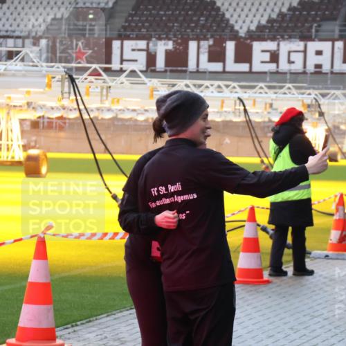 07.12.2025 - St. Pauli X-Mass-Run No. 15 Luisa Fischer http://msf.ph/oto/9377488 07.12.2025 10:26:58 Ziel 5010, 23, 28, 368, 1396, 1638, 1639, 2068, 2518, 2648, 2649, 2922, 3698, 3699, 3771, 3787, 3792, 3828, 4044, 4093, 4185, 4384, 4448, 4460, 4461, 4469, 4481, 4506, 4512, 4529, 4532, 4699, 4703, 4705, 4709, 5010 meine-sportfotos.de