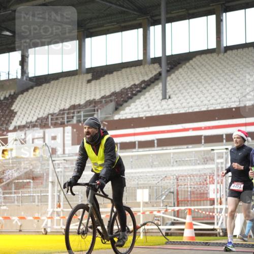 07.12.2025 - St. Pauli X-Mass-Run No. 15 Patografie http://msf.ph/oto/9377493 07.12.2025 10:08:32 Ziel 2247, 2248, 2650, 3212, 3495, 3671, 3759, 4205, 4232, 4234, 4451 meine-sportfotos.de