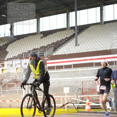 07.12.2025 - St. Pauli X-Mass-Run No. 15 Patografie http://msf.ph/oto/9377501 07.12.2025 10:08:32 Ziel 2247, 2248, 2650, 3212, 3495, 3671, 3759, 4205, 4232, 4234, 4451 meine-sportfotos.de