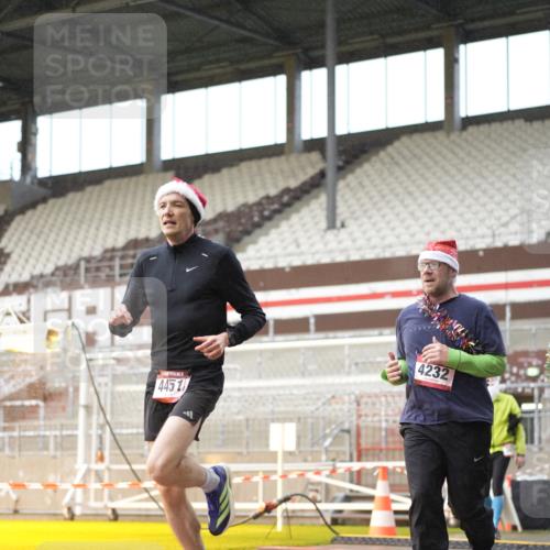 07.12.2025 - St. Pauli X-Mass-Run No. 15 Patografie http://msf.ph/oto/9377513 07.12.2025 10:08:33 Ziel 707, 2247, 2248, 2650, 3212, 3495, 3671, 3759, 4205, 4232, 4234, 4451 meine-sportfotos.de