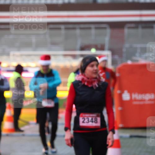07.12.2025 - St. Pauli X-Mass-Run No. 15 Luisa Fischer http://msf.ph/oto/9377516 07.12.2025 10:01:43 Ziel 2348, 118, 393, 780, 783, 801, 804, 1050, 1124, 1294, 1760, 1887, 1892, 2378, 2528, 3187, 3580, 3582, 3629, 3878 meine-sportfotos.de