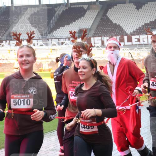 07.12.2025 - St. Pauli X-Mass-Run No. 15 Luisa Fischer http://msf.ph/oto/9377517 07.12.2025 10:27:03 Ziel 15, 5010, 1, 444, 4461, 15, 4465, 23, 28, 368, 1396, 1638, 1639, 2068, 2518, 2648, 2649, 2922, 3698, 3699, 3771, 3787, 3792, 3828, 4044, 4093, 4185, 4384, 4448, 4460, 4461, 4469, 4481, 4506, 4512, 4529, 4532, 4699, 4703, 4705, 4709, 5010 meine-sportfotos.de