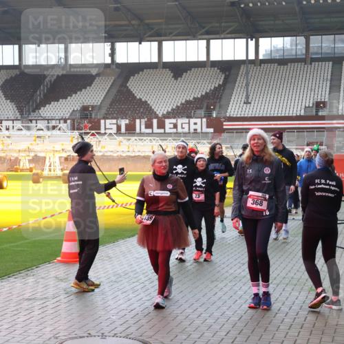 07.12.2025 - St. Pauli X-Mass-Run No. 15 Luisa Fischer http://msf.ph/oto/9377519 07.12.2025 10:27:11 Ziel 6000, 639, 23, 368, 16, 23, 28, 159, 368, 1396, 1468, 1472, 1638, 1639, 2068, 2518, 2648, 2649, 2922, 3698, 3699, 3720, 3771, 3787, 3792, 3828, 4093, 4185, 4384, 4448, 4460, 4461, 4469, 4481, 4506, 4512, 4529, 4532, 4699, 4703, 4705, 4709, 5010 meine-sportfotos.de