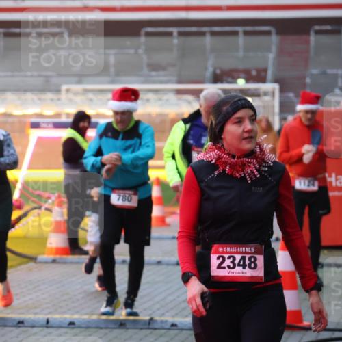 07.12.2025 - St. Pauli X-Mass-Run No. 15 Luisa Fischer http://msf.ph/oto/9377525 07.12.2025 10:01:45 Ziel 780, 783, 15, 2348, 1124, 118, 393, 780, 783, 801, 804, 1050, 1124, 1294, 1724, 1760, 1887, 1892, 2378, 2528, 3187, 3580, 3582, 3629, 3878 meine-sportfotos.de