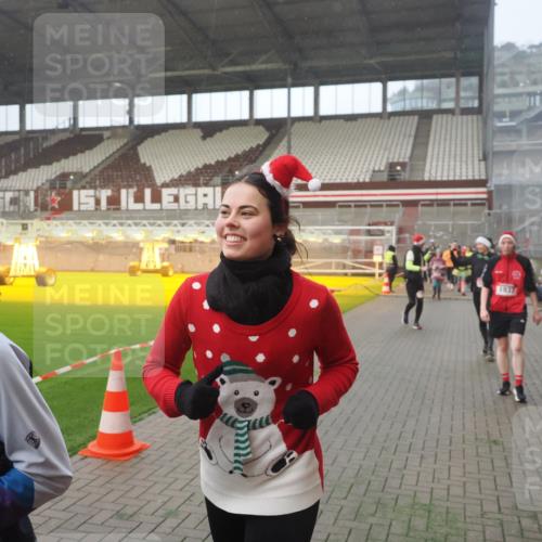 07.12.2025 - St. Pauli X-Mass-Run No. 15 Fabian Wolf http://msf.ph/oto/9377530 07.12.2025 10:06:20 Ziel 34, 127, 148, 187, 893, 967, 969, 1119, 1369, 1479, 1480, 1832, 1937, 1946, 2894, 2968, 3196, 4246, 4657, 4665, 4670, 4672, 4676, 4677, 4736, 4739 meine-sportfotos.de