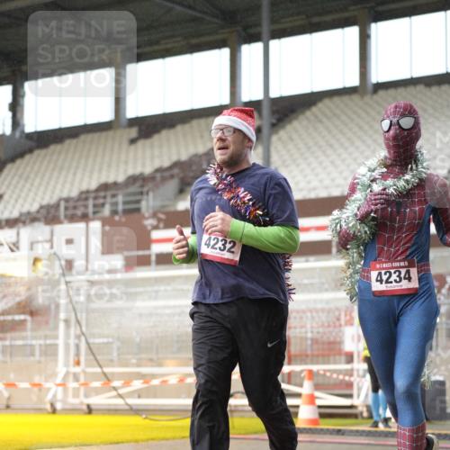 07.12.2025 - St. Pauli X-Mass-Run No. 15 Patografie http://msf.ph/oto/9377536 07.12.2025 10:08:33 Ziel 707, 2247, 2248, 2650, 3212, 3495, 3671, 3759, 4205, 4232, 4234, 4451 meine-sportfotos.de