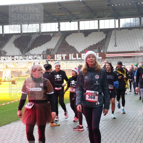 07.12.2025 - St. Pauli X-Mass-Run No. 15 Luisa Fischer http://msf.ph/oto/9377538 07.12.2025 10:27:13 Ziel 639, 23, 4699, 368, 5, 368, 16, 709, 23, 28, 159, 368, 1396, 1468, 1472, 1638, 1639, 2068, 2518, 2648, 2649, 2922, 3698, 3720, 3771, 3787, 3792, 3828, 4093, 4185, 4334, 4353, 4384, 4448, 4460, 4461, 4469, 4481, 4506, 4512, 4529, 4532, 4699, 4703, 4705, 4709, 5010 meine-sportfotos.de