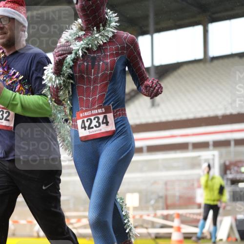 07.12.2025 - St. Pauli X-Mass-Run No. 15 Patografie http://msf.ph/oto/9377548 07.12.2025 10:08:34 Ziel 707, 1031, 2247, 2248, 2650, 3212, 3495, 3671, 3759, 4205, 4232, 4234, 4451 meine-sportfotos.de