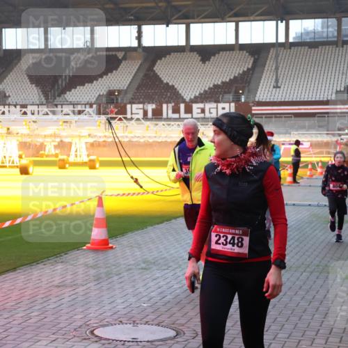 07.12.2025 - St. Pauli X-Mass-Run No. 15 Luisa Fischer http://msf.ph/oto/9377549 07.12.2025 10:01:50 Ziel 39, 804, 15, 2348, 118, 393, 780, 783, 801, 804, 959, 1124, 1294, 1724, 1760, 1859, 1887, 1892, 2167, 2378, 2528, 2681, 3187, 3580, 3582, 3629, 3878 meine-sportfotos.de