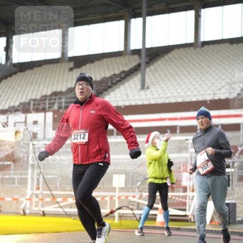 07.12.2025 - St. Pauli X-Mass-Run No. 15 Patografie http://msf.ph/oto/9377563 07.12.2025 10:08:37 Ziel 390, 707, 789, 947, 1002, 1031, 2247, 2248, 2521, 3212, 3332, 3335, 3495, 3671, 3759, 4205, 4232, 4234, 4451 meine-sportfotos.de