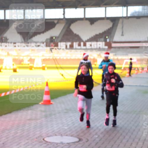 07.12.2025 - St. Pauli X-Mass-Run No. 15 Luisa Fischer http://msf.ph/oto/9377564 07.12.2025 10:01:52 Ziel 118, 393, 780, 783, 801, 804, 959, 1124, 1294, 1724, 1760, 1859, 1887, 1892, 2167, 2378, 2528, 2681, 3187, 3580, 3582, 3629, 3878 meine-sportfotos.de