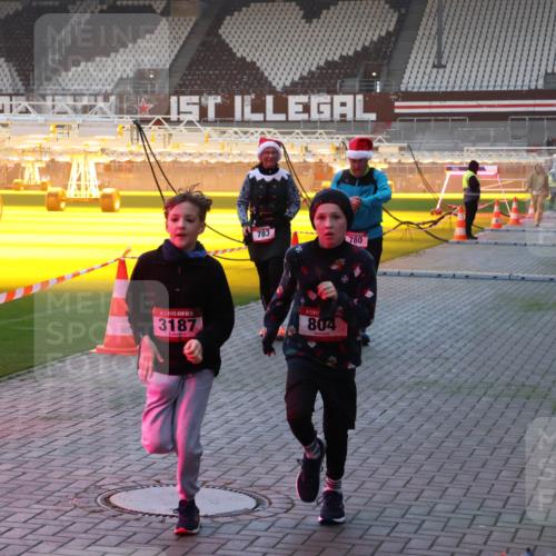 07.12.2025 - St. Pauli X-Mass-Run No. 15 Luisa Fischer http://msf.ph/oto/9377567 07.12.2025 10:01:52 Ziel 783, 780, 15, 3187, 804, 118, 393, 780, 783, 801, 804, 959, 1124, 1294, 1724, 1760, 1859, 1887, 1892, 2167, 2378, 2528, 2681, 3187, 3580, 3582, 3629, 3878 meine-sportfotos.de