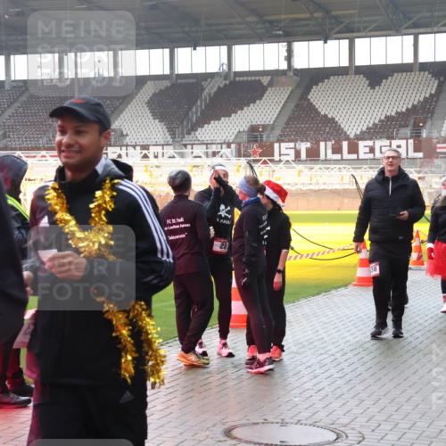 07.12.2025 - St. Pauli X-Mass-Run No. 15 Luisa Fischer http://msf.ph/oto/9377573 07.12.2025 10:27:17 Ziel 28, 38, 2068, 2648, 159, 1396, 1468, 1472, 1618, 1638, 2068, 2518, 2648, 2649, 3720, 3771, 3787, 3792, 3828, 4185, 4334, 4353, 4384, 4391, 4410, 4448, 4481, 4506, 4512, 4699, 4703, 4705, 4709 meine-sportfotos.de