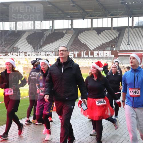 07.12.2025 - St. Pauli X-Mass-Run No. 15 Luisa Fischer http://msf.ph/oto/9377581 07.12.2025 10:27:21 Ziel 2518, 24, 26, 2068, 4448, 159, 1317, 1396, 1468, 1472, 1618, 2518, 2648, 2649, 3720, 3771, 3787, 3792, 3828, 4185, 4225, 4334, 4353, 4384, 4391, 4409, 4410, 4506, 4512, 4705 meine-sportfotos.de