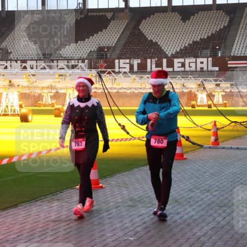07.12.2025 - St. Pauli X-Mass-Run No. 15 Luisa Fischer http://msf.ph/oto/9377583 07.12.2025 10:01:55 Ziel 783, 780, 118, 393, 780, 783, 801, 804, 959, 1124, 1294, 1724, 1760, 1859, 1887, 1892, 2167, 2528, 2681, 3187, 3580, 3582, 3629, 3878 meine-sportfotos.de