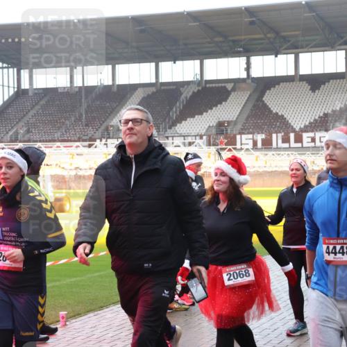 07.12.2025 - St. Pauli X-Mass-Run No. 15 Luisa Fischer http://msf.ph/oto/9377587 07.12.2025 10:27:22 Ziel 5, 2518, 26, 5, 2068, 15, 4448, 510, 792, 159, 1312, 1317, 1396, 1468, 1472, 1618, 3720, 3771, 3787, 3792, 3828, 4185, 4225, 4334, 4353, 4384, 4391, 4409, 4410, 4506, 4512, 4705 meine-sportfotos.de