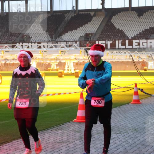 07.12.2025 - St. Pauli X-Mass-Run No. 15 Luisa Fischer http://msf.ph/oto/9377590 07.12.2025 10:01:57 Ziel 5, 783, 15, 780, 118, 393, 780, 783, 801, 804, 959, 1124, 1294, 1724, 1760, 1859, 1887, 1892, 2167, 2528, 2681, 3187, 3580, 3582, 3629, 3878 meine-sportfotos.de