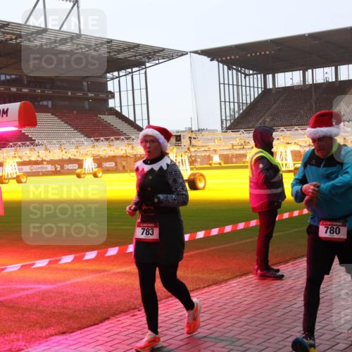 07.12.2025 - St. Pauli X-Mass-Run No. 15 Luisa Fischer http://msf.ph/oto/9377603 07.12.2025 10:01:59 Ziel 780, 783, 118, 393, 780, 783, 801, 804, 959, 1124, 1294, 1724, 1760, 1859, 1887, 1892, 2167, 2528, 2681, 3187, 3580, 3582, 3629, 3878 meine-sportfotos.de