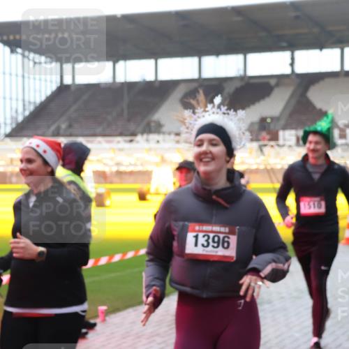 07.12.2025 - St. Pauli X-Mass-Run No. 15 Luisa Fischer http://msf.ph/oto/9377612 07.12.2025 10:27:25 Ziel 512, 1396, 1, 1510, 159, 1312, 1317, 1468, 1472, 1618, 3720, 3771, 3787, 3792, 3828, 4185, 4225, 4334, 4353, 4384, 4391, 4409, 4410, 4506, 4512, 4705 meine-sportfotos.de