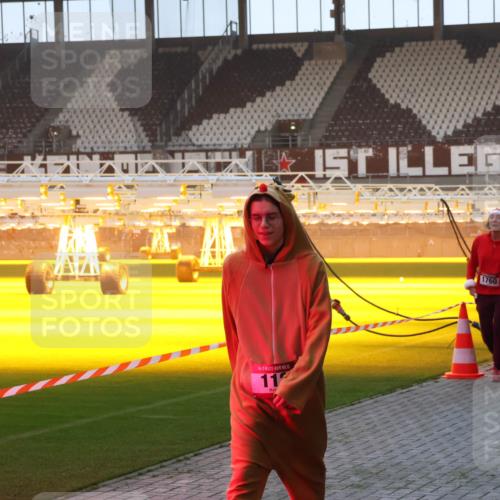 07.12.2025 - St. Pauli X-Mass-Run No. 15 Luisa Fischer http://msf.ph/oto/9377613 07.12.2025 10:02:16 Ziel 15, 11, 1760, 118, 393, 804, 959, 1124, 1294, 1724, 1760, 1859, 2167, 2472, 2681, 3187, 3580, 3582, 3629, 3878 meine-sportfotos.de