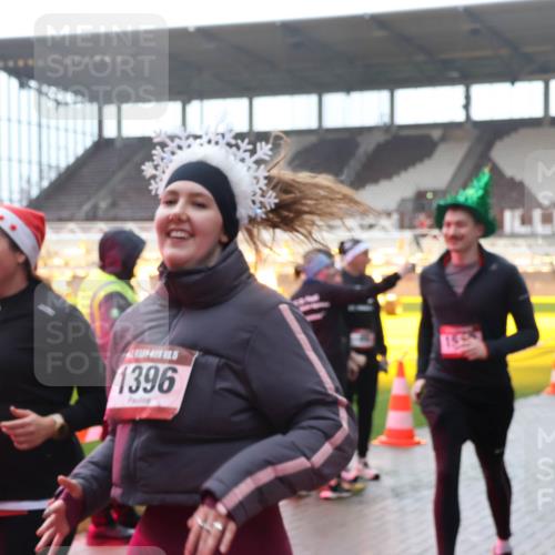07.12.2025 - St. Pauli X-Mass-Run No. 15 Luisa Fischer http://msf.ph/oto/9377615 07.12.2025 10:27:25 Ziel 1396, 159, 159, 1312, 1317, 1468, 1472, 1618, 3720, 3771, 3787, 3792, 3828, 4185, 4225, 4334, 4353, 4384, 4391, 4409, 4410, 4506, 4512, 4705 meine-sportfotos.de