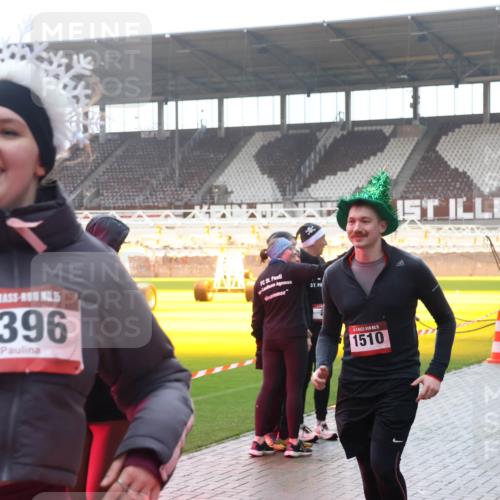 07.12.2025 - St. Pauli X-Mass-Run No. 15 Luisa Fischer http://msf.ph/oto/9377619 07.12.2025 10:27:25 Ziel 5, 1396, 15, 1510, 3792, 159, 1312, 1317, 1468, 1472, 1618, 3720, 3771, 3787, 3792, 3828, 4185, 4225, 4334, 4353, 4384, 4391, 4409, 4410, 4506, 4512, 4705 meine-sportfotos.de