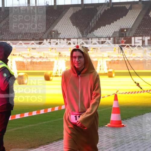 07.12.2025 - St. Pauli X-Mass-Run No. 15 Luisa Fischer http://msf.ph/oto/9377620 07.12.2025 10:02:17 Ziel 11, 1760, 118, 393, 804, 959, 1124, 1294, 1724, 1760, 1859, 2167, 2472, 2681, 3187, 3580, 3582, 3629, 3878 meine-sportfotos.de