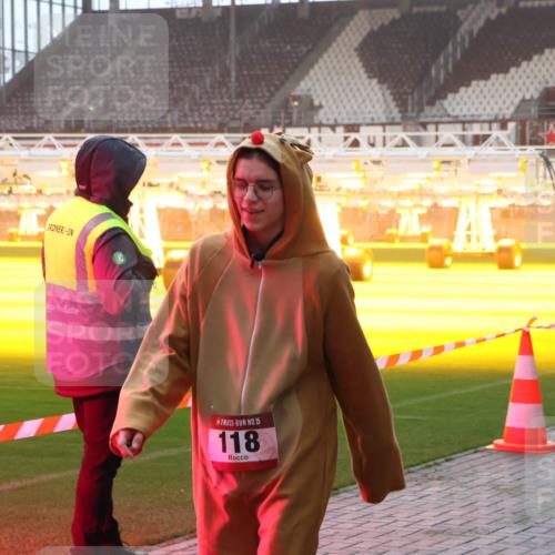 07.12.2025 - St. Pauli X-Mass-Run No. 15 Luisa Fischer http://msf.ph/oto/9377625 07.12.2025 10:02:18 Ziel 15, 118, 118, 393, 804, 959, 1124, 1294, 1724, 1760, 1859, 1934, 2167, 2472, 2681, 3187, 3580, 3582, 3629, 3878 meine-sportfotos.de