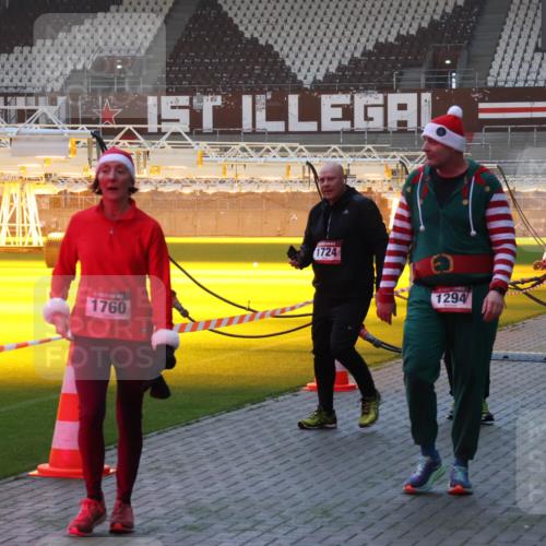 07.12.2025 - St. Pauli X-Mass-Run No. 15 Luisa Fischer http://msf.ph/oto/9377631 07.12.2025 10:02:22 Ziel 1760, 1724, 1294, 3878, 118, 393, 804, 959, 1724, 1859, 1934, 2167, 2472, 2681, 3187, 3580, 3582, 3629, 3878, 3944 meine-sportfotos.de