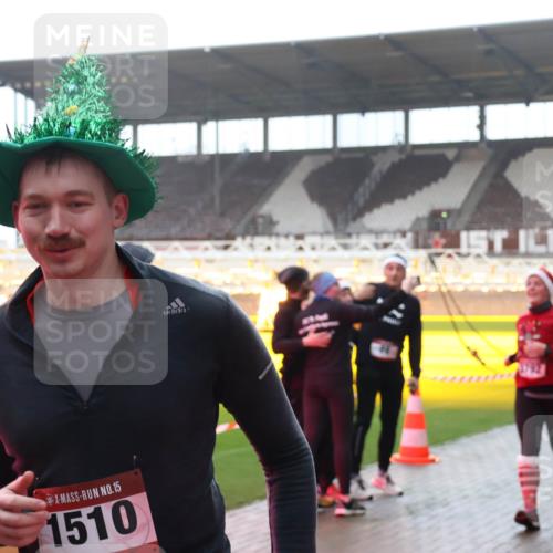 07.12.2025 - St. Pauli X-Mass-Run No. 15 Luisa Fischer http://msf.ph/oto/9377632 07.12.2025 10:27:27 Ziel 15, 1510, 159, 1312, 1317, 1468, 1472, 1618, 3571, 3720, 3771, 3787, 3792, 3828, 4185, 4225, 4334, 4353, 4384, 4391, 4409, 4410, 4705 meine-sportfotos.de