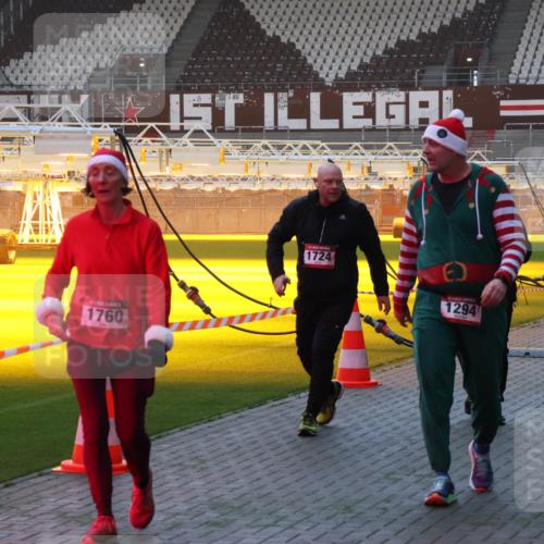 07.12.2025 - St. Pauli X-Mass-Run No. 15 Luisa Fischer http://msf.ph/oto/9377634 07.12.2025 10:02:22 Ziel 1760, 1724, 1294, 901, 3878, 118, 393, 804, 959, 1724, 1859, 1934, 2167, 2472, 2681, 3187, 3580, 3582, 3629, 3878, 3944 meine-sportfotos.de