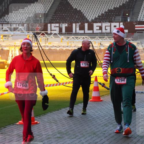 07.12.2025 - St. Pauli X-Mass-Run No. 15 Luisa Fischer http://msf.ph/oto/9377636 07.12.2025 10:02:23 Ziel 1760, 1724, 1294, 3878, 118, 393, 804, 959, 1724, 1859, 1934, 2167, 2472, 2681, 3187, 3580, 3582, 3629, 3878, 3944 meine-sportfotos.de