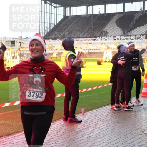07.12.2025 - St. Pauli X-Mass-Run No. 15 Luisa Fischer http://msf.ph/oto/9377645 07.12.2025 10:27:30 Ziel 00, 15, 3792, 28, 4532, 159, 1312, 1317, 1468, 1472, 1618, 3571, 3715, 3720, 3771, 3787, 3792, 3828, 4185, 4225, 4334, 4353, 4384, 4391, 4409, 4410, 4705 meine-sportfotos.de