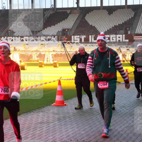 07.12.2025 - St. Pauli X-Mass-Run No. 15 Luisa Fischer http://msf.ph/oto/9377649 07.12.2025 10:02:25 Ziel 1760, 1724, 1294, 3878, 804, 959, 1724, 1859, 1934, 2167, 2472, 2681, 2923, 3187, 3580, 3582, 3629, 3878, 3944 meine-sportfotos.de