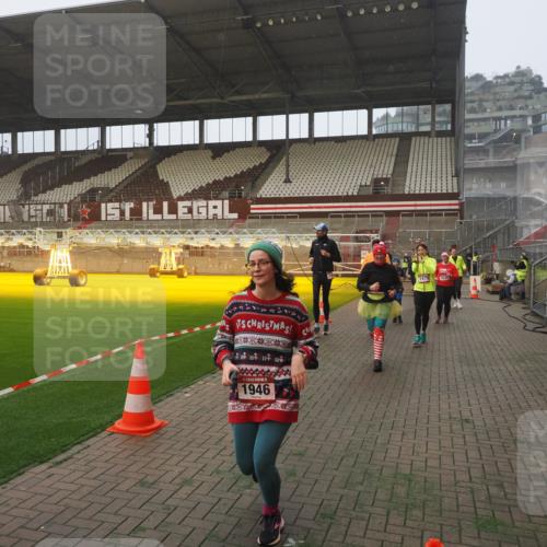 07.12.2025 - St. Pauli X-Mass-Run No. 15 Fabian Wolf http://msf.ph/oto/9377670 07.12.2025 10:06:26 Ziel 34, 187, 562, 893, 1119, 1369, 1479, 1480, 1832, 1937, 1946, 3213, 3232, 3534, 3535, 3536, 3537, 4459, 4657, 4665, 4670, 4672, 4676, 4677, 4736, 4739 meine-sportfotos.de