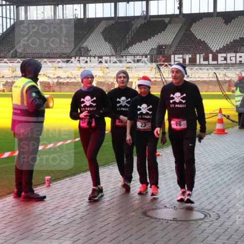 07.12.2025 - St. Pauli X-Mass-Run No. 15 Luisa Fischer http://msf.ph/oto/9377671 07.12.2025 10:27:35 Ziel 369, 36, 23, 28, 382, 159, 1312, 1317, 1468, 1472, 1618, 3571, 3714, 3715, 3720, 3722, 3723, 3771, 3787, 3793, 3828, 4185, 4225, 4334, 4353, 4384, 4391, 4409, 4410, 4435, 4705 meine-sportfotos.de