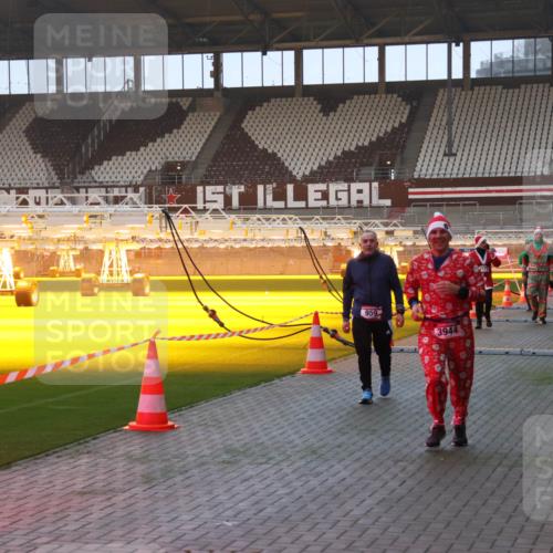 07.12.2025 - St. Pauli X-Mass-Run No. 15 Luisa Fischer http://msf.ph/oto/9377689 07.12.2025 10:02:38 Ziel 959, 3944, 63, 304, 959, 1105, 1828, 1829, 1934, 2472, 2604, 2923, 3944 meine-sportfotos.de