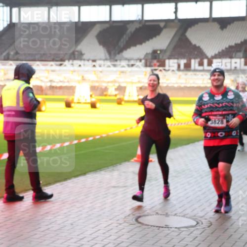 07.12.2025 - St. Pauli X-Mass-Run No. 15 Luisa Fischer http://msf.ph/oto/9377698 07.12.2025 10:27:39 Ziel 3828, 159, 1312, 1317, 1468, 1472, 1618, 3571, 3714, 3715, 3720, 3722, 3723, 3771, 3787, 3793, 3828, 4185, 4225, 4334, 4353, 4384, 4391, 4409, 4410, 4435, 4705 meine-sportfotos.de