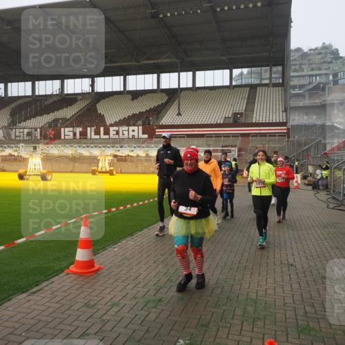 07.12.2025 - St. Pauli X-Mass-Run No. 15 Fabian Wolf http://msf.ph/oto/9377706 07.12.2025 10:06:28 Ziel 34, 187, 562, 1119, 1369, 1479, 1480, 1832, 1937, 1946, 3213, 3232, 3534, 3535, 3536, 3537, 4459, 4657, 4665, 4672, 4677, 4736, 4739 meine-sportfotos.de