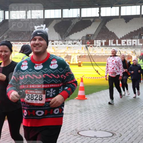 07.12.2025 - St. Pauli X-Mass-Run No. 15 Luisa Fischer http://msf.ph/oto/9377709 07.12.2025 10:27:40 Ziel 15, 3828, 1468, 1472, 159, 1312, 1317, 1468, 1472, 1618, 2677, 3571, 3706, 3707, 3714, 3715, 3720, 3722, 3723, 3771, 3787, 3793, 3828, 4185, 4225, 4334, 4353, 4384, 4391, 4409, 4410, 4435 meine-sportfotos.de