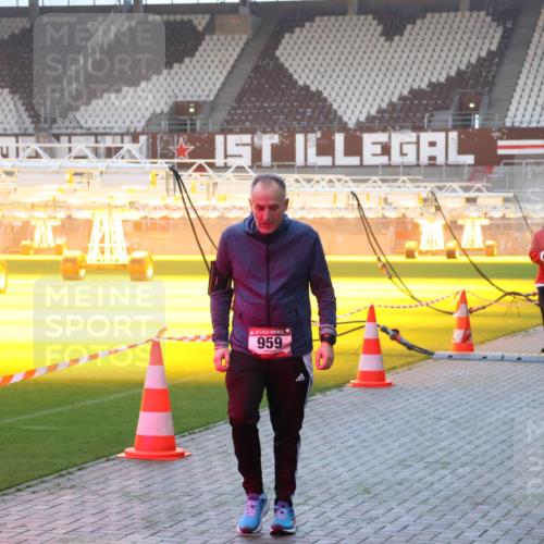 07.12.2025 - St. Pauli X-Mass-Run No. 15 Luisa Fischer http://msf.ph/oto/9377710 07.12.2025 10:02:42 Ziel 959, 304, 63, 304, 1105, 1828, 1829, 1934, 2472, 2510, 2514, 2604, 2923, 3944 meine-sportfotos.de