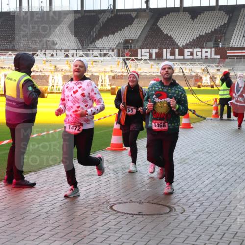 07.12.2025 - St. Pauli X-Mass-Run No. 15 Luisa Fischer http://msf.ph/oto/9377711 07.12.2025 10:27:42 Ziel 4334, 1472, 159, 1468, 441, 159, 1312, 1317, 1468, 1472, 1618, 2677, 3154, 3156, 3571, 3706, 3707, 3714, 3715, 3720, 3722, 3723, 3771, 3787, 3793, 4225, 4334, 4353, 4384, 4391, 4409, 4410, 4435 meine-sportfotos.de