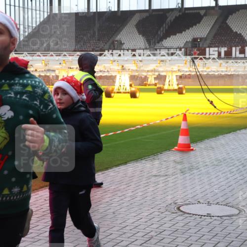 07.12.2025 - St. Pauli X-Mass-Run No. 15 Luisa Fischer http://msf.ph/oto/9377725 07.12.2025 10:27:44 Ziel 15, 1468, 433, 159, 175, 1312, 1317, 1468, 1472, 1618, 2677, 3154, 3156, 3571, 3706, 3707, 3714, 3715, 3720, 3722, 3723, 3793, 4225, 4334, 4353, 4384, 4391, 4409, 4410, 4435 meine-sportfotos.de