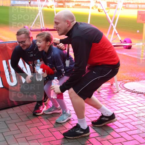 07.12.2025 - St. Pauli X-Mass-Run No. 15 Luisa Fischer http://msf.ph/oto/9377728 07.12.2025 10:02:51 Ziel 115, 63, 304, 1105, 1828, 1829, 1934, 2472, 2510, 2514, 2604, 2780, 2781, 2908, 2923, 3944 meine-sportfotos.de